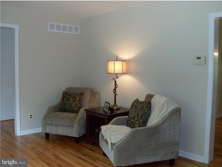110 Dewalt Road Newark, DE 19711 - Photo 9 of 16 Living Room