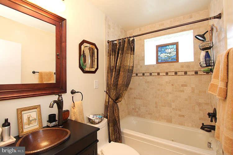 508 Derrydown Lane Silver Spring, MD 20904 - Photo 14 of 30 a bathroom with a toilet a sink and a bathtub
