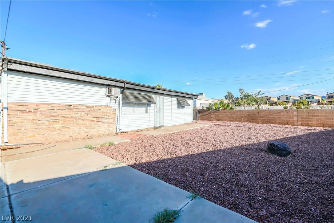 307 Regina Way, Unit B Henderson, NV 89015 - Photo 3 of 17