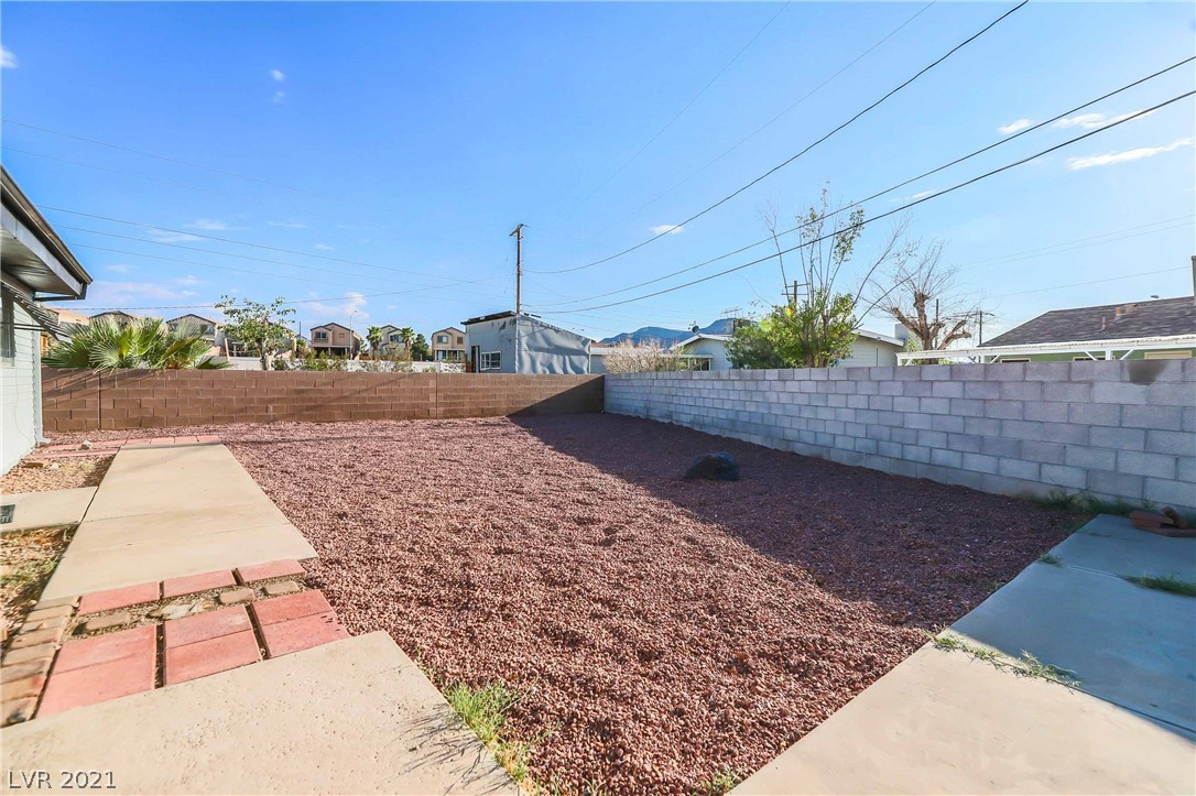 307 Regina Way, Unit B Henderson, NV 89015 - Photo 4 of 17
