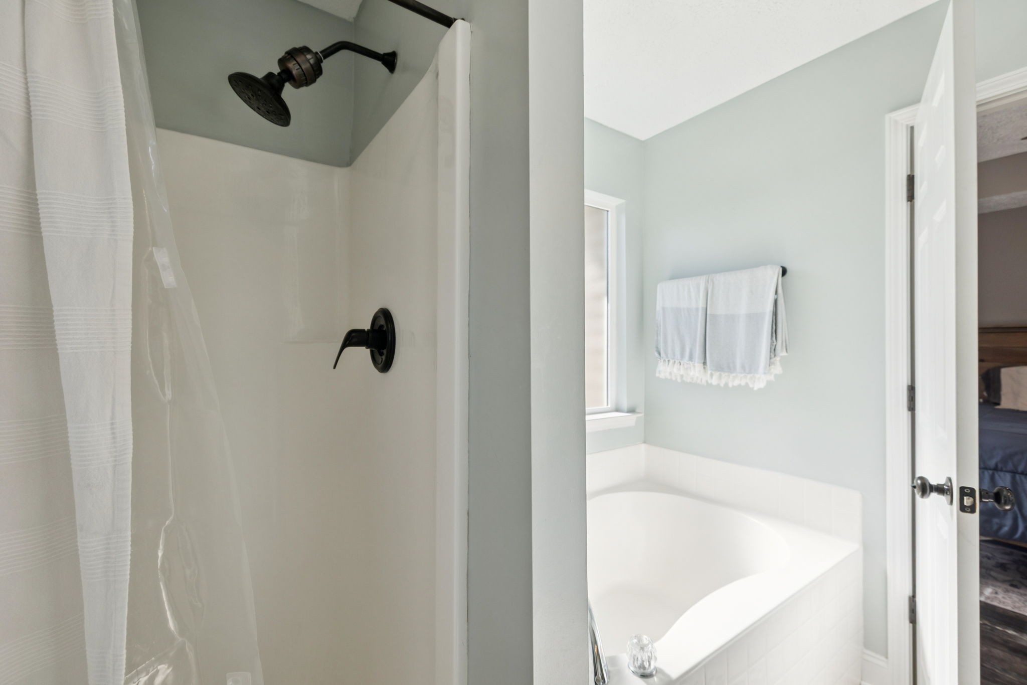 1169 Mantle Way Murfreesboro, TN 37129 - Photo 27 of 45 a bathroom with a tub