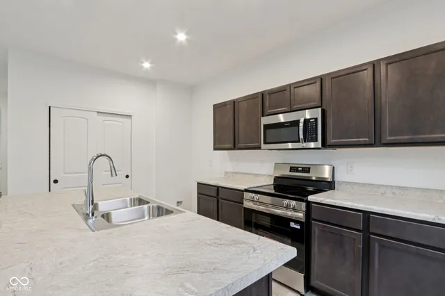 $284,999 | 2036 Black Oak Drive, Shelbyville, IN 46176