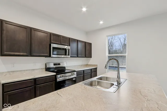 $284,999 | 2036 Black Oak Drive, Shelbyville, IN 46176