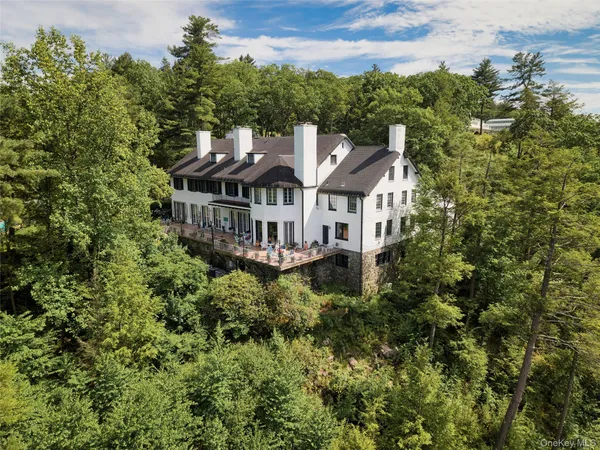 $6,850,000 | 225 East Lake Road, Tuxedo Park, NY 10987