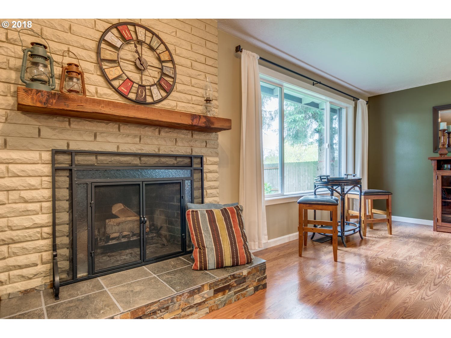 11711 Partlow Road Oregon City, OR 97045 - Photo 9 of 30 Living Room