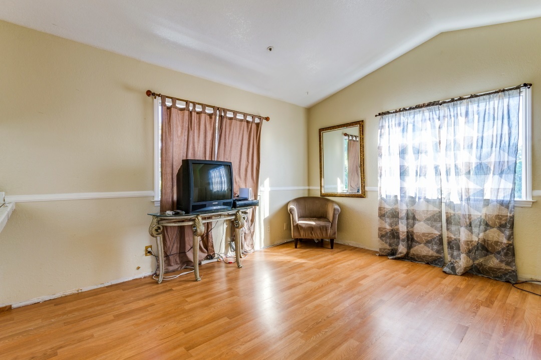 9621 St George Street Spring Valley, CA 91977 - Photo 4 of 10 Gallery Image 4