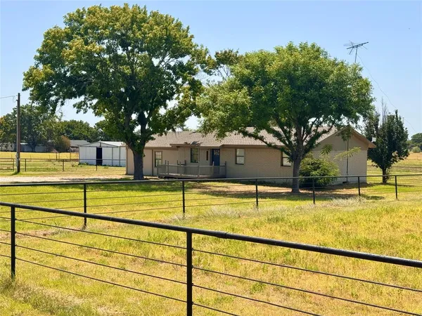 $399,000 | 207 County Road 3214, Bridgeport, TX 76426