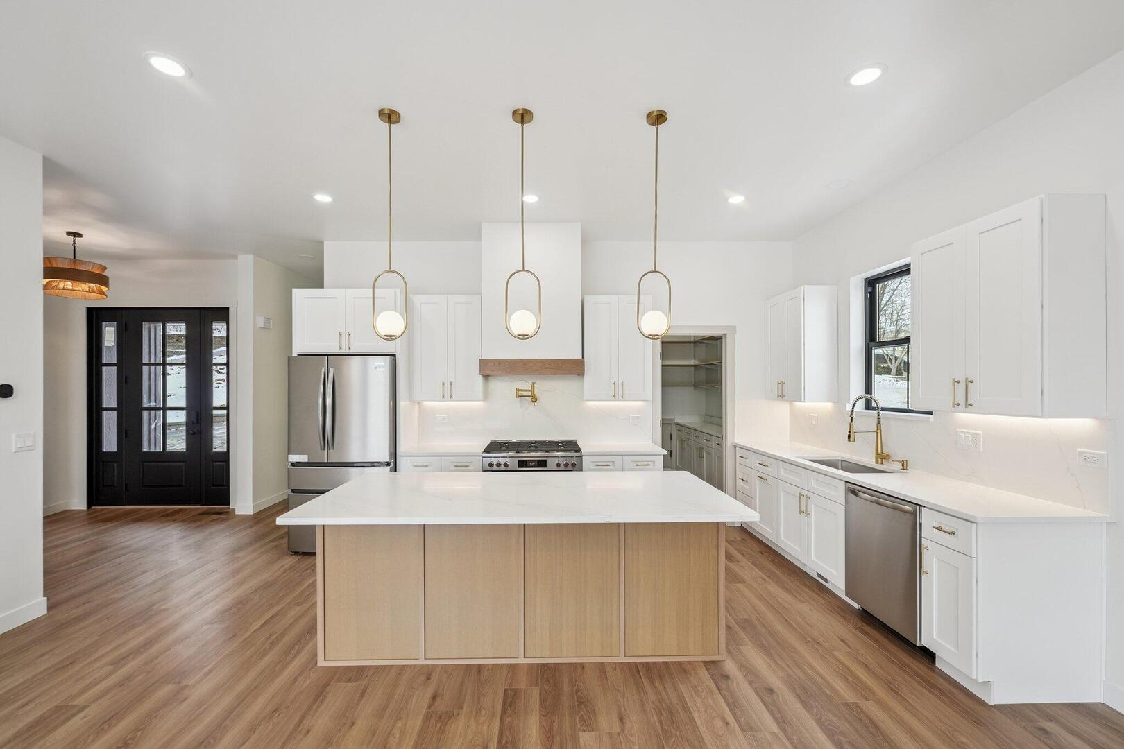 298 Apache Trail Lake In The Hills, IL 60156 - Photo 3 of 21