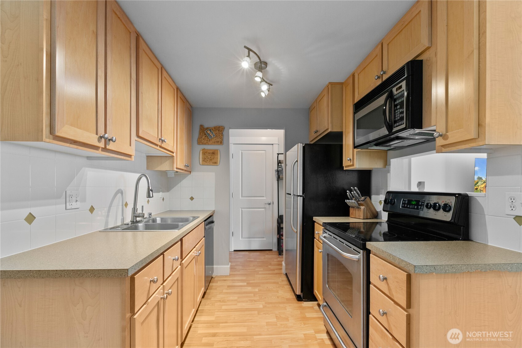 8017 234th Street Southwest, Unit 325 Edmonds, WA 98026 - Photo 12 of 28