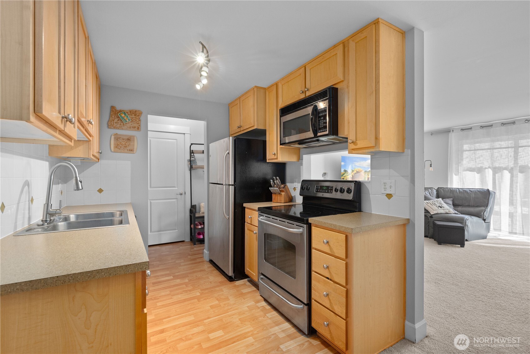 8017 234th Street Southwest, Unit 325 Edmonds, WA 98026 - Photo 13 of 28