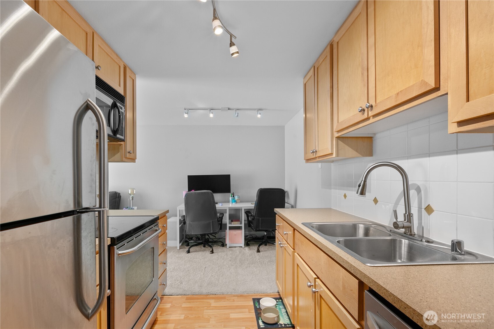 8017 234th Street Southwest, Unit 325 Edmonds, WA 98026 - Photo 10 of 28