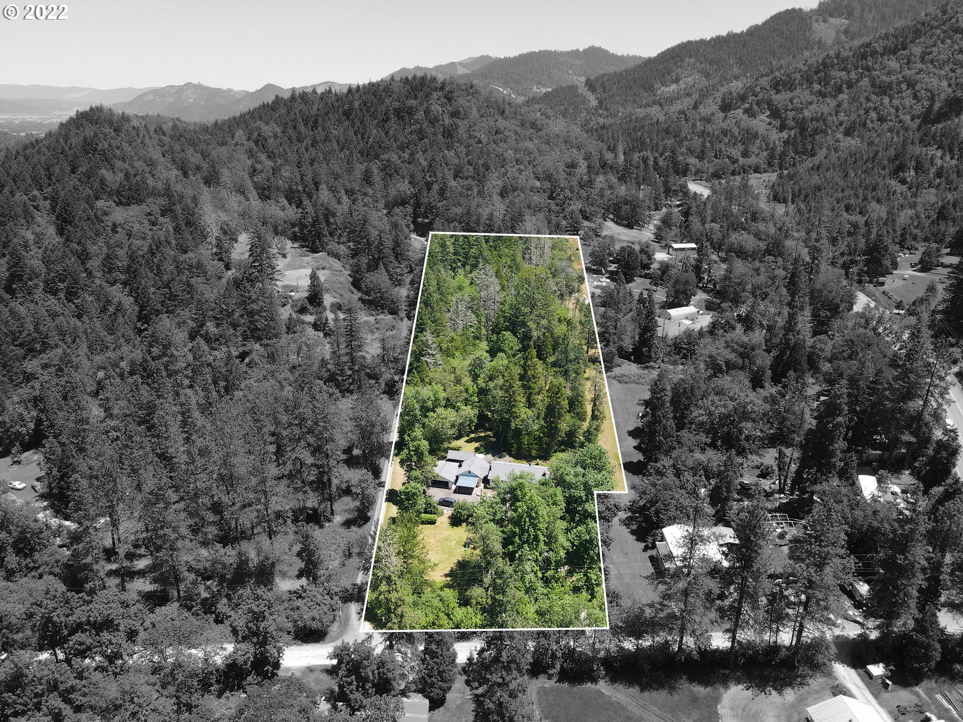 159 Rod And Gun Club Road Riddle, OR 97469 - Photo 5 of 29