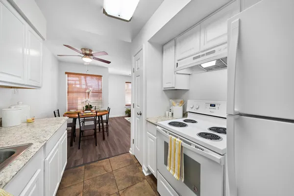 $1,050 | 2828 61st Street, Unit 105, Galveston, TX 77551