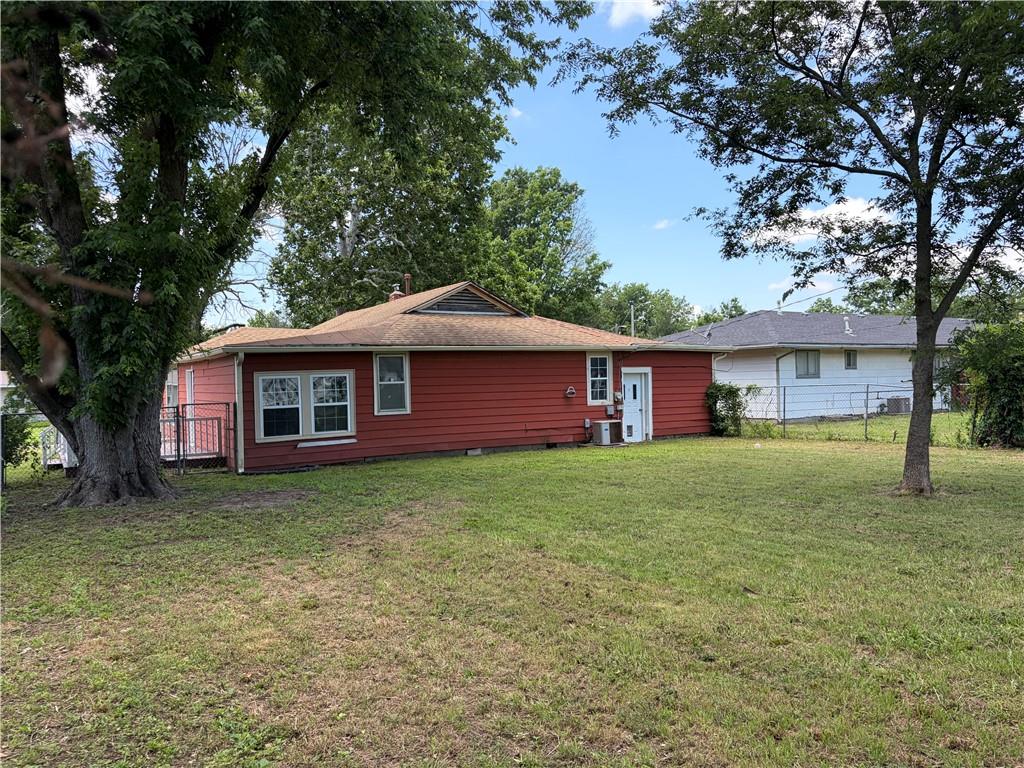 308 South 17th Street Independence, KS 67301 - Photo 6 of 28