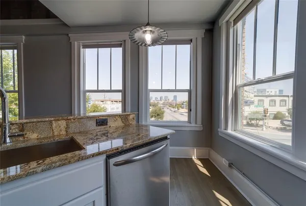 $2,150 | 703 West Magnolia Avenue, Unit 201, Fort Worth, TX 76104