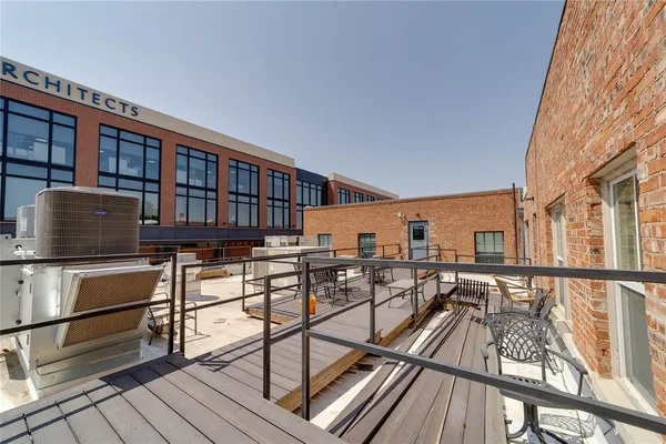 $2,150 | 703 West Magnolia Avenue, Unit 201, Fort Worth, TX 76104