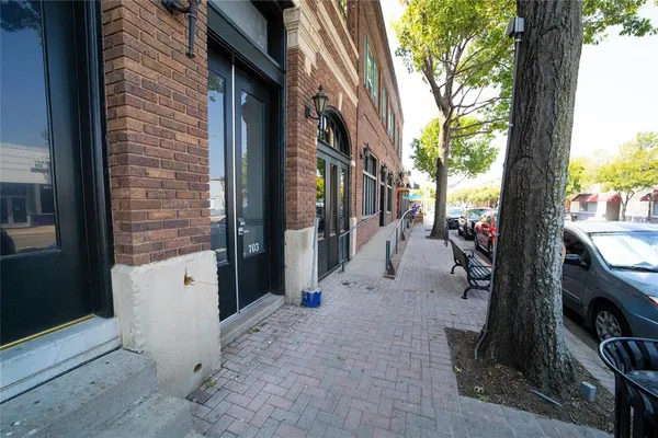 $2,150 | 703 West Magnolia Avenue, Unit 201, Fort Worth, TX 76104