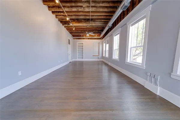 $2,150 | 703 West Magnolia Avenue, Unit 201, Fort Worth, TX 76104