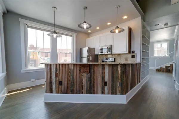 $2,150 | 703 West Magnolia Avenue, Unit 201, Fort Worth, TX 76104
