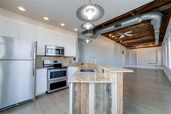 $2,150 | 703 West Magnolia Avenue, Unit 201, Fort Worth, TX 76104