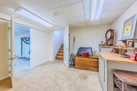 a view of a livingroom with furniture