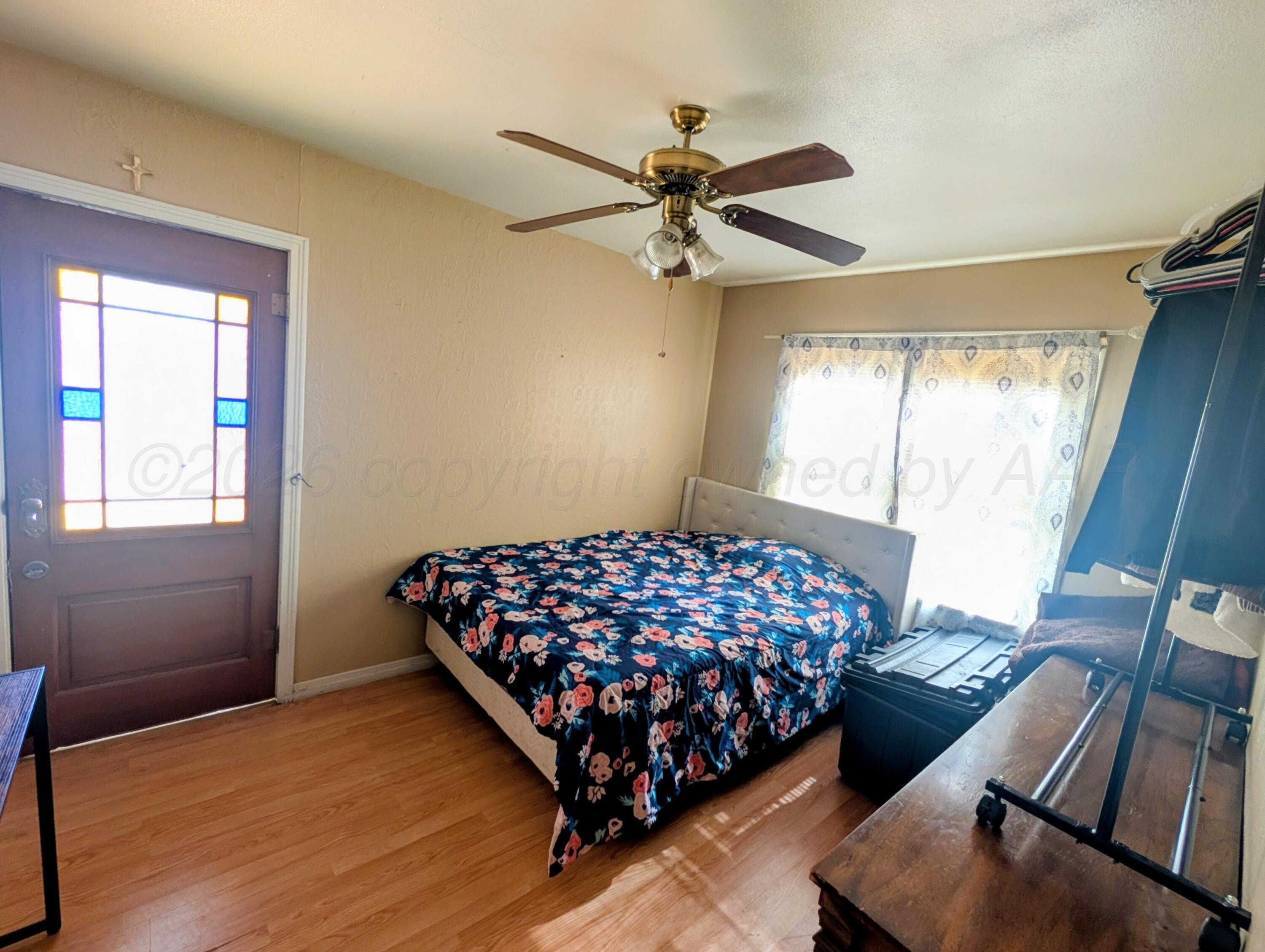 1308 West Main Street Memphis, TX 79245 - Photo 15 of 34 isolated room by kitchen