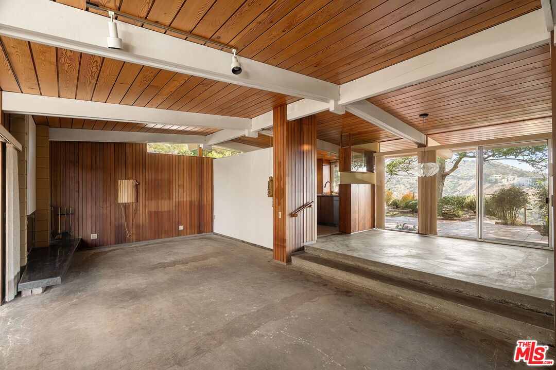 1500 North Tigertail Road Los Angeles, CA 90049 - Photo 17 of 55 Gallery Image 17