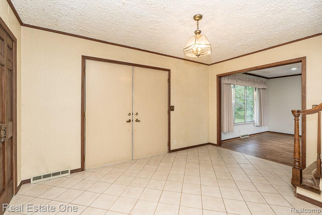 2995 Hadden Road Rochester, MI 48306 - Photo 2 of 68
