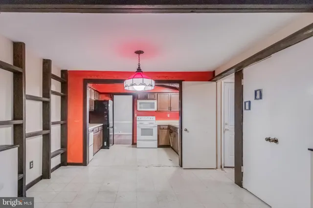 a view of a livingroom with an empty space