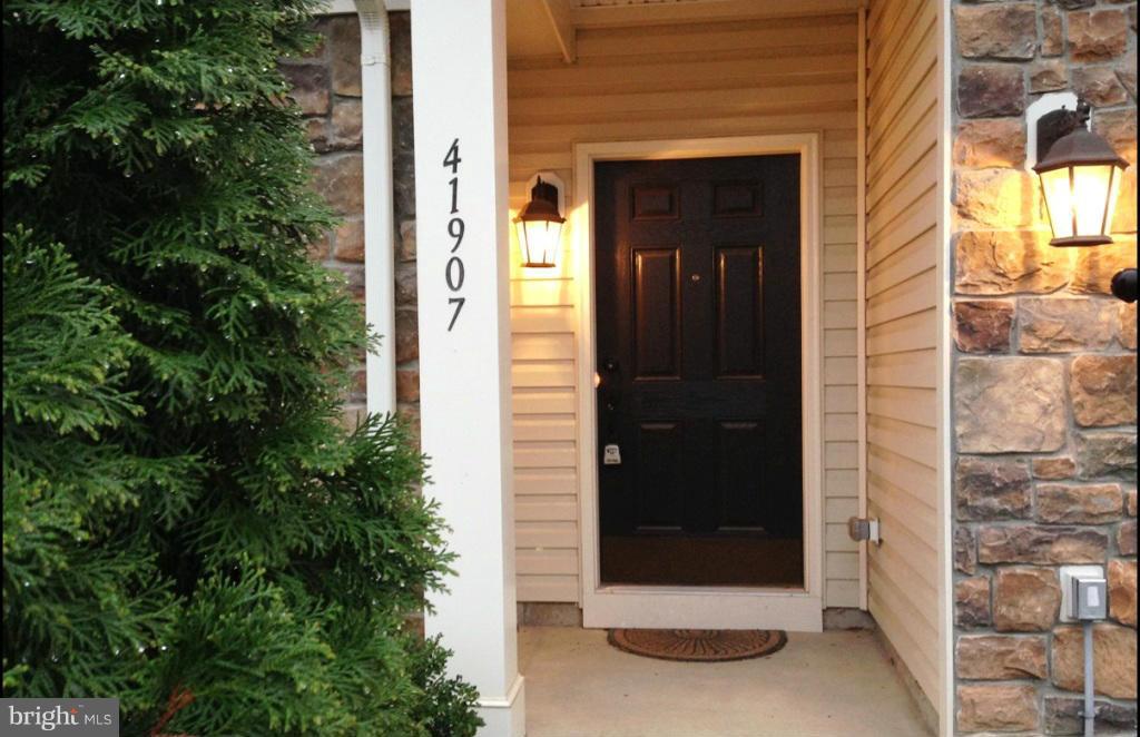 41907 Moreland Mine Terrace Aldie, VA 20105 - Photo 2 of 22 Exterior (Front)