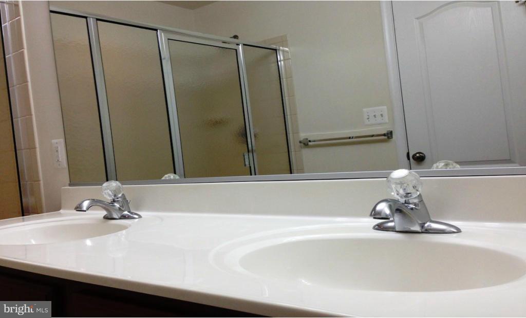 41907 Moreland Mine Terrace Aldie, VA 20105 - Photo 16 of 22 Bath