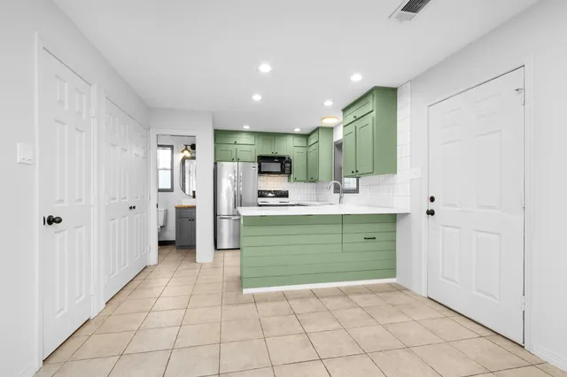 $1,450 | 420 Foster Street, Unit 1, Tomball, TX 77375