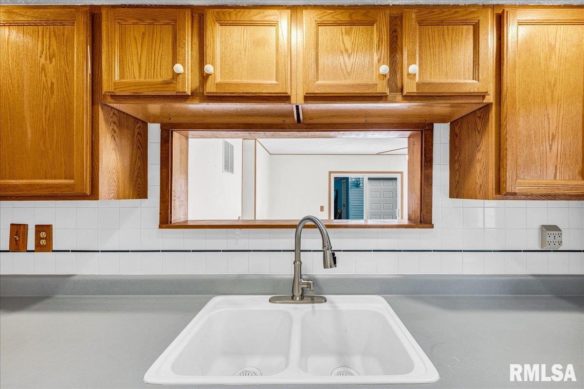 109 Berry Road Marquette Heights, IL 61554 - Photo 8 of 27 Gallery Image 8