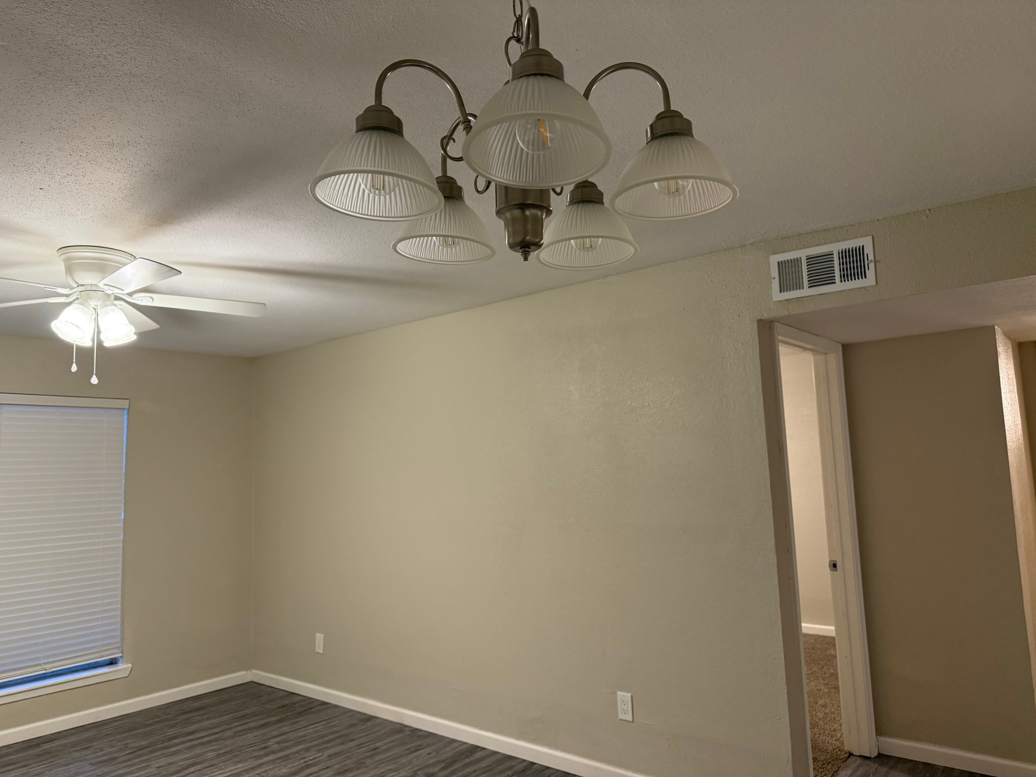 16303 Lyons School Road, Unit 907 Spring, TX 77379 - Photo 3 of 21 a close view of light fixtures and entryway