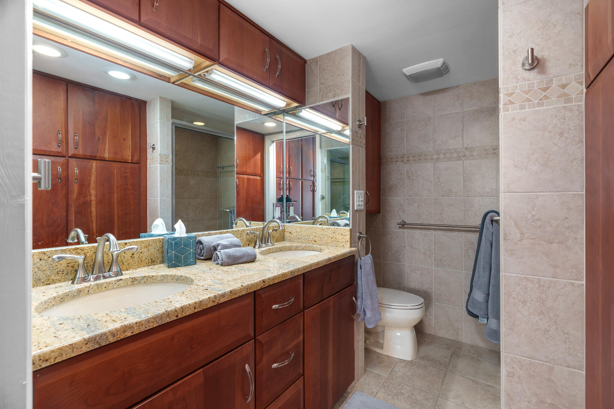 950 Ponce De Leon Road, Unit 403 Boca Raton, FL 33432 - Photo 19 of 30 Primary Bath