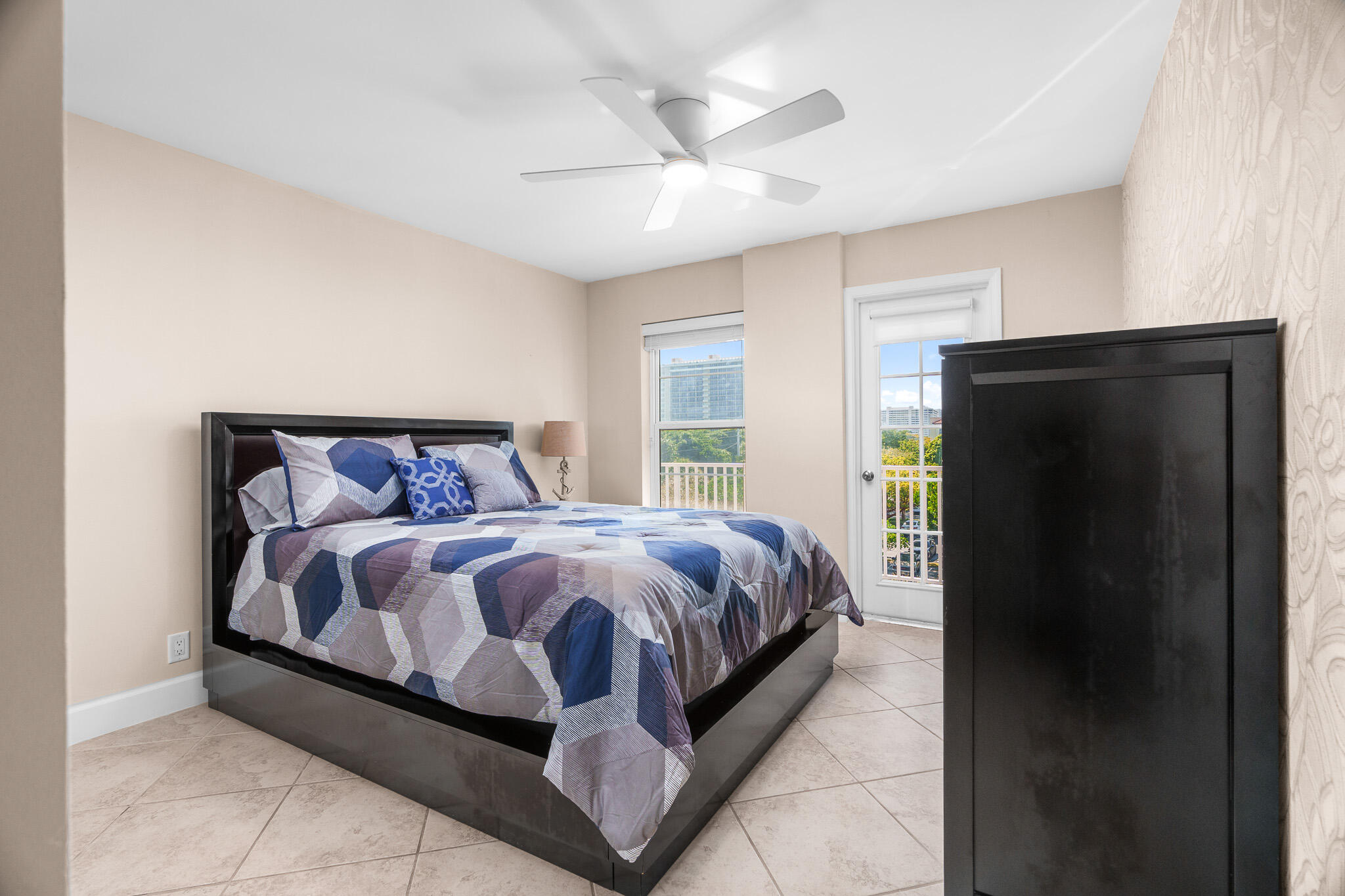 950 Ponce De Leon Road, Unit 403 Boca Raton, FL 33432 - Photo 21 of 30 Guest Bedroom