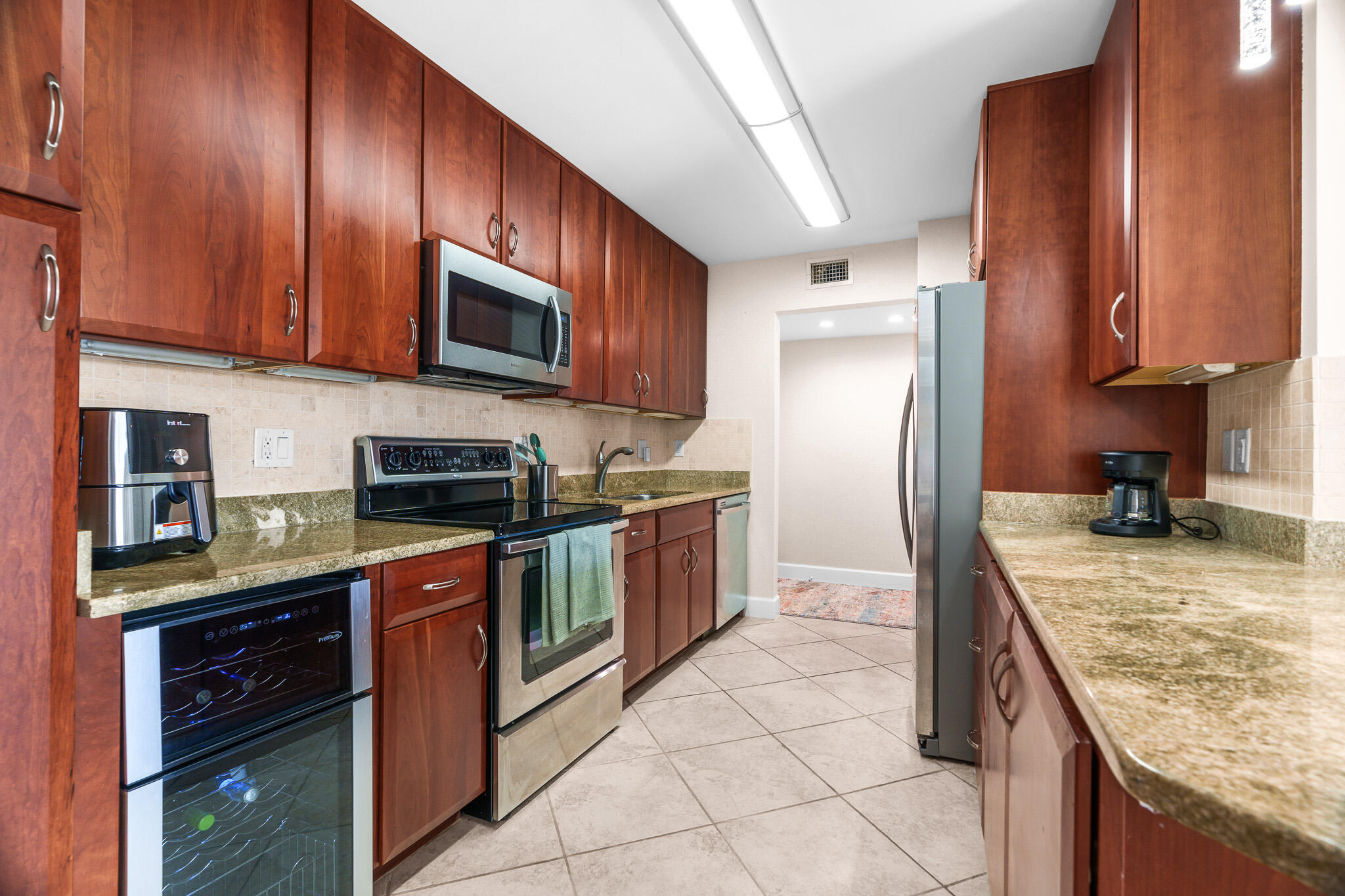 950 Ponce De Leon Road, Unit 403 Boca Raton, FL 33432 - Photo 3 of 30 Kitchen