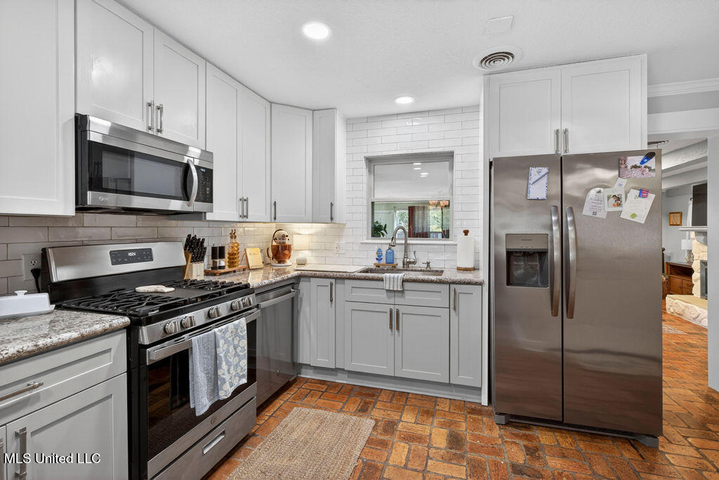 334 Carter Road Biloxi, MS 39531 - Photo 13 of 35 334CarterRd-13