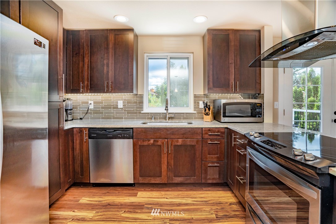 3311 Southeast 17th Street Renton, WA 98058 - Photo 3 of 24 Gallery Image 3