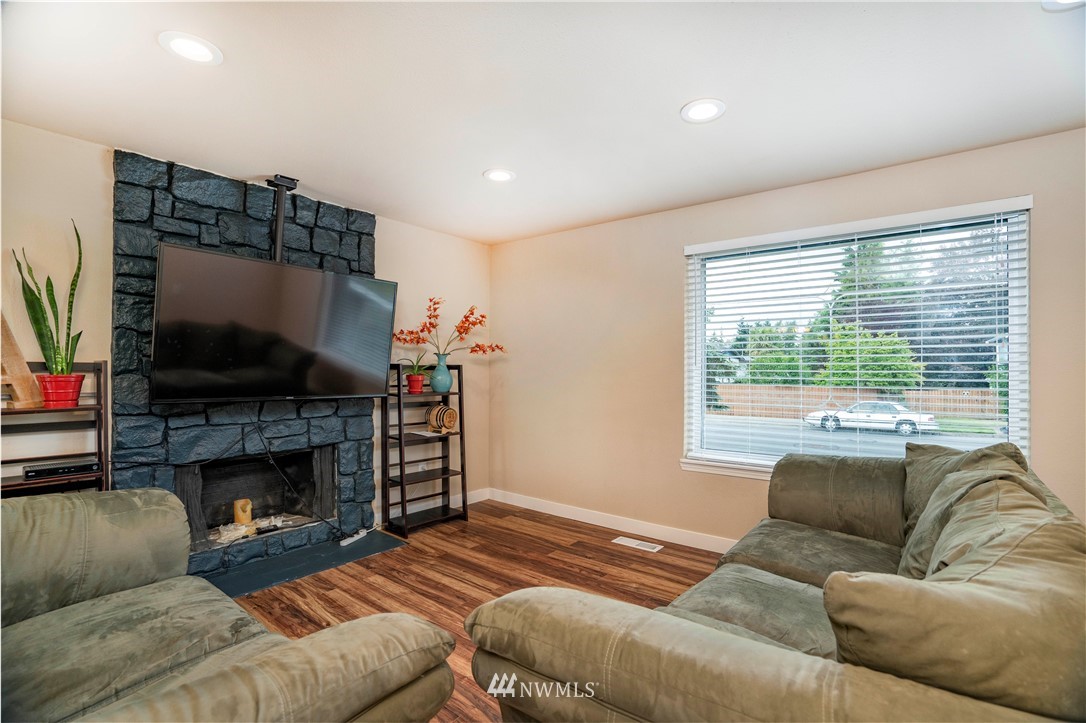 3311 Southeast 17th Street Renton, WA 98058 - Photo 7 of 24 Gallery Image 7
