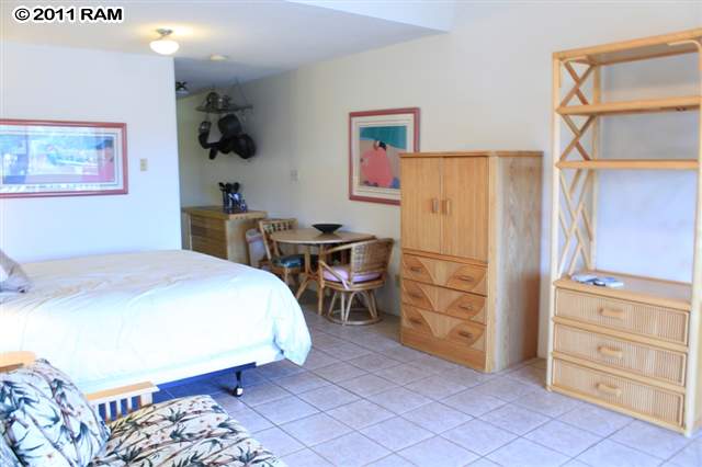 715 South Kihei Road, Unit 226 Kihei, HI 96753 - Photo 5 of 26 a bedroom with a bed and furniture