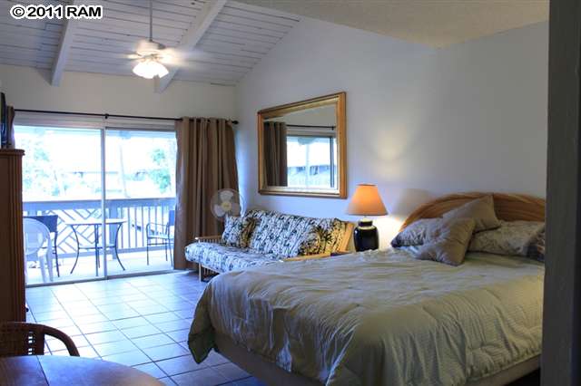 715 South Kihei Road, Unit 226 Kihei, HI 96753 - Photo 6 of 26 a bedroom with a large bed and a window
