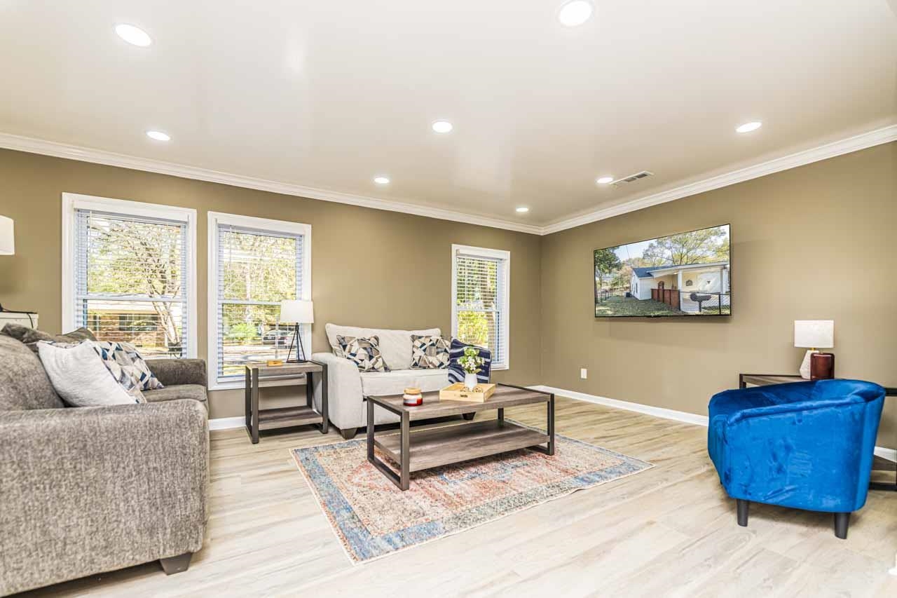 715 South Maple Street Covington, TN 38019 - Photo 22 of 33 a living room with furniture and a flat screen tv
