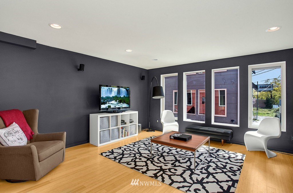 2110 South State Street Seattle, WA 98144 - Photo 2 of 22 Gallery Image 2