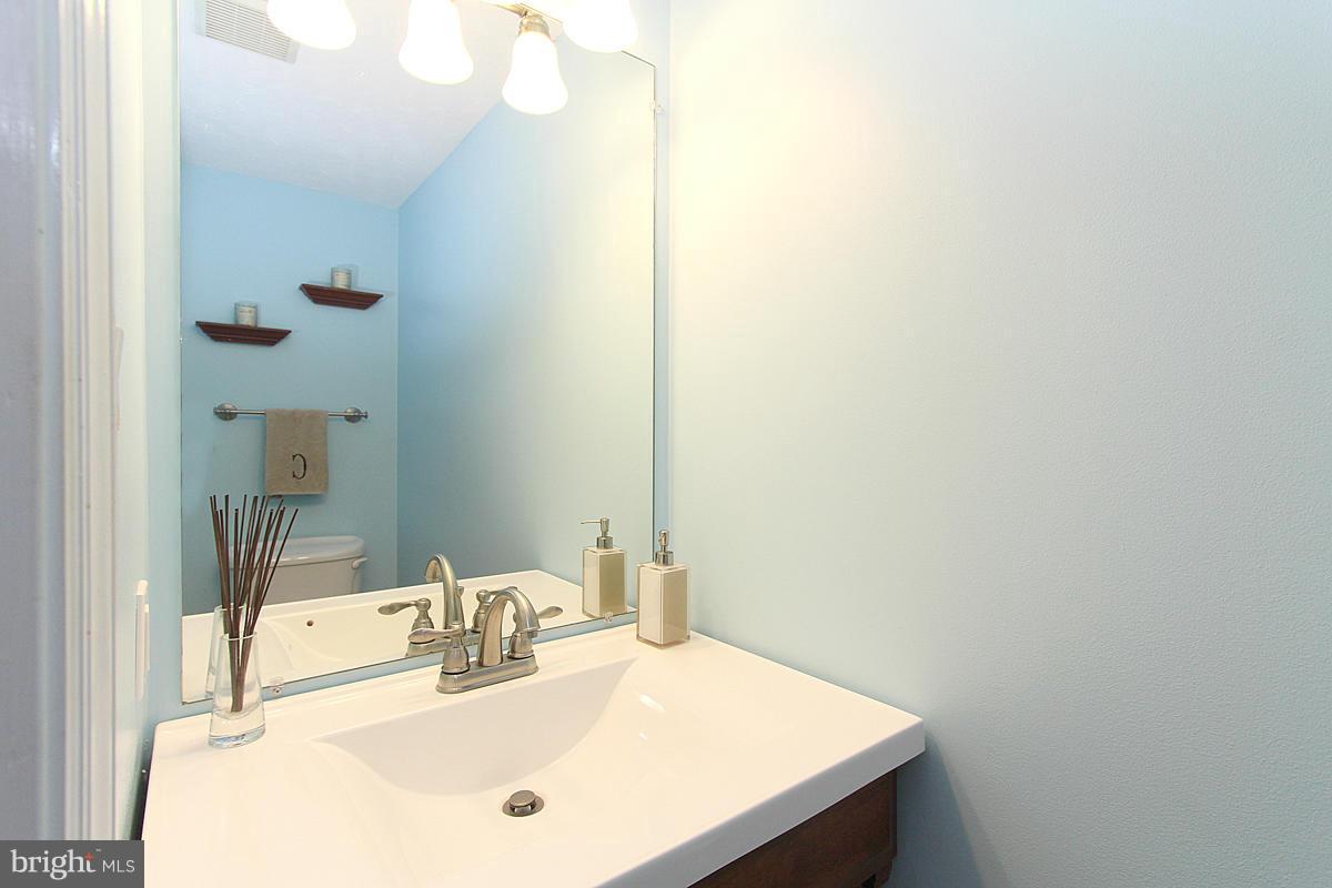 1557 Autumn Ridge Circle Reston, VA 20194 - Photo 14 of 30 Bath
