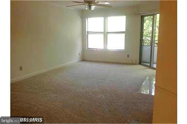 13708 Modrad Way, Unit 7B31 Silver Spring, MD 20904 - Photo 3 of 8 Living Room