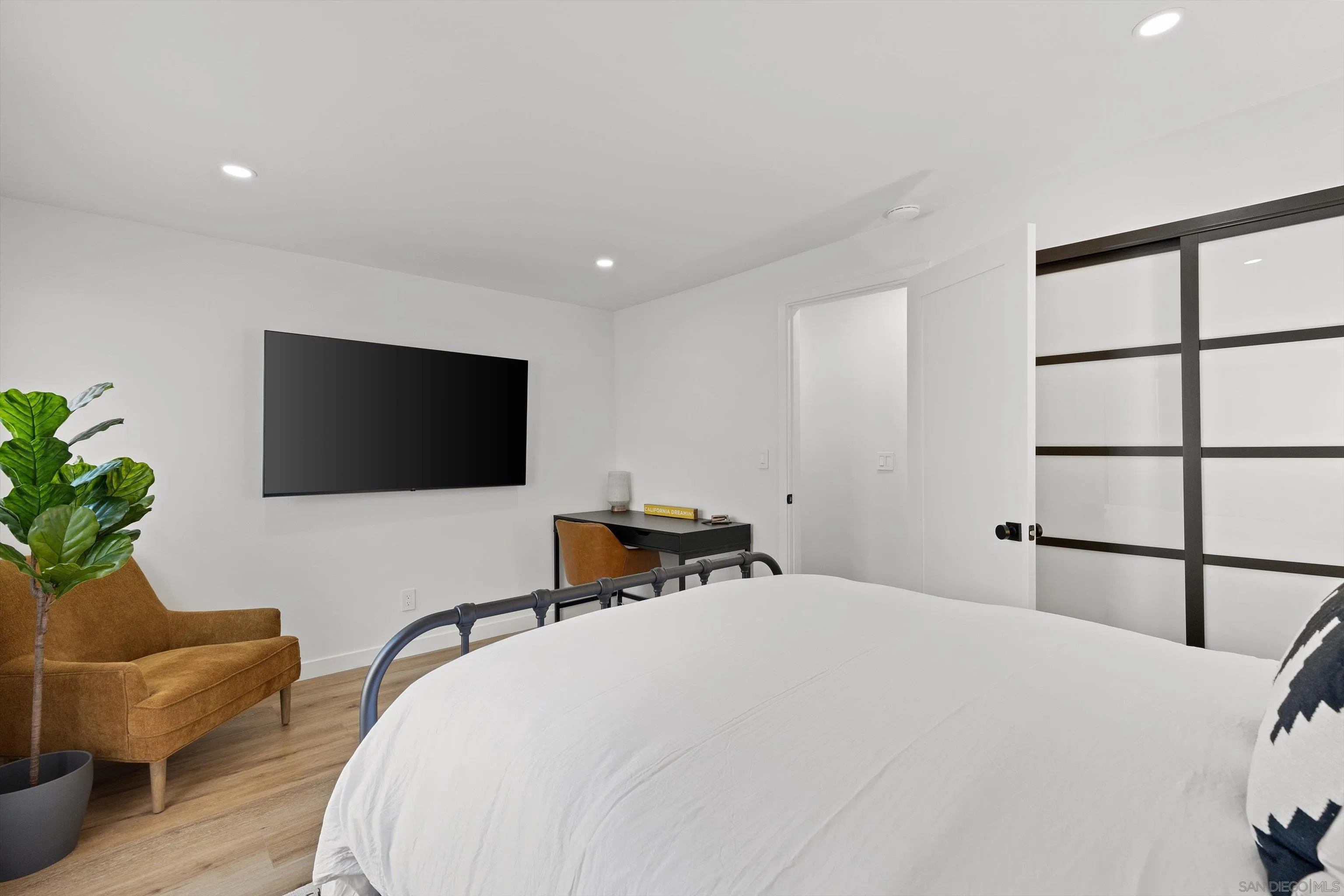 6111 Rancho Mission Road, Unit 313 San Diego, CA 92108 - Photo 17 of 25 a bedroom with a bed and a flat screen tv
