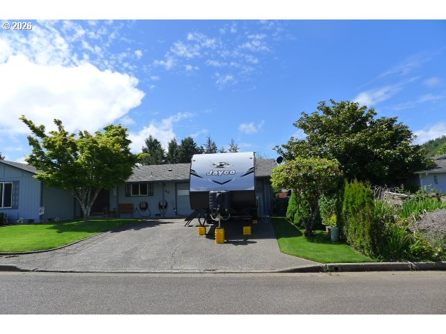 412 Camellia Court Reedsport, OR 97467 - Photo 5 of 48