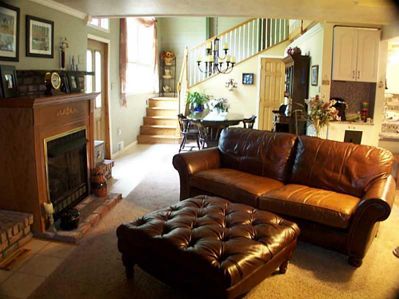 523 Stewarton Road Mill Run, PA 15464 - Photo 3 of 24 Living Room.