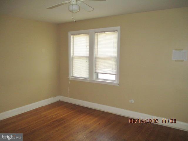 1033 Desoto Road Baltimore, MD 21223 - Photo 2 of 15 Living Room